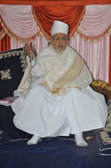 Moharram ul-Haraam: Huzoor-e-'Aali (tus) Saiyedna saheb on Takht-e-Taiyebi